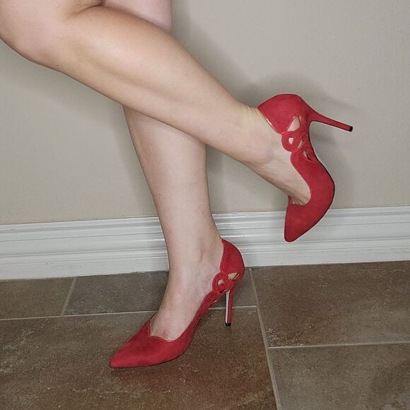 Just fab Serice Cutout suede red  Pumps. - Picture 12 of 12